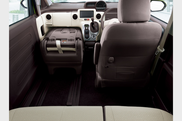 スペイド トヨタカローラ京都